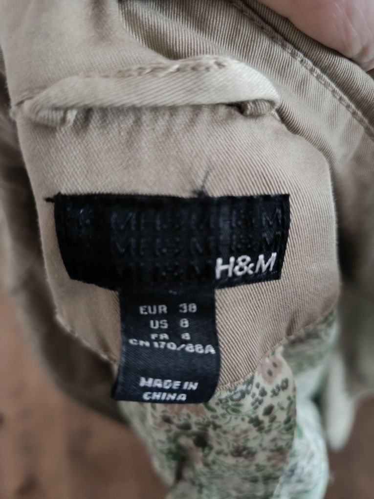 Krótki wiosenny płaszczyk beżowy firmy H&M rozmiar 38/M stan bdb