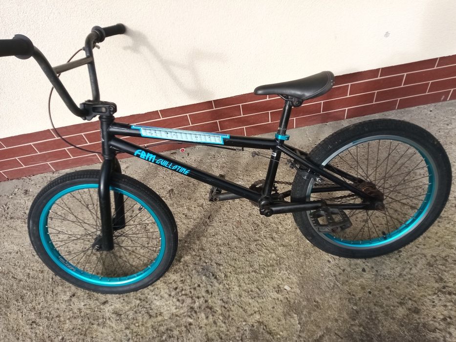 Niebieski BMX bicycle co.