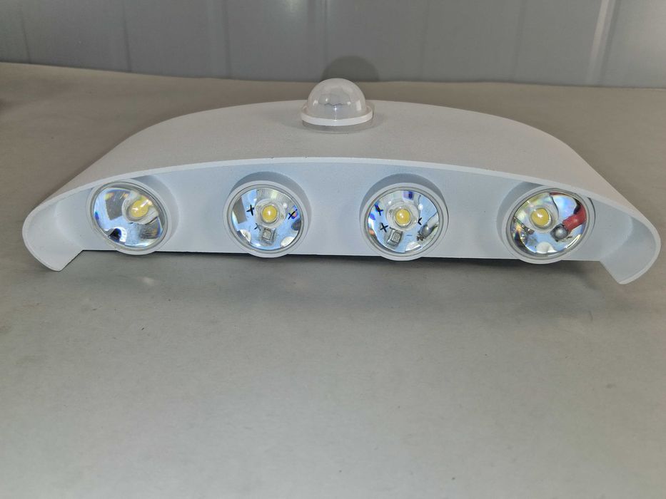 N207 LED Zewnętrzna/Wewnętrzna Kinkiet 4xLED Z Czujnikiem Ruchu PIR