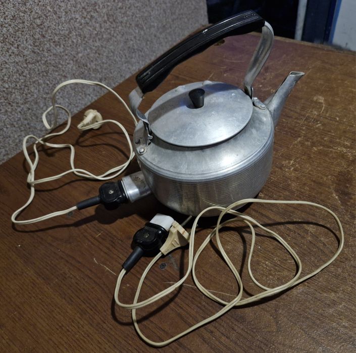 Чайник електричний,алюмінієвий,робочий,1984 р.в. 1 кВт потужності.