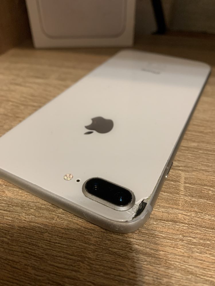 iPhone 8+. Покупался новым, готов к использованию