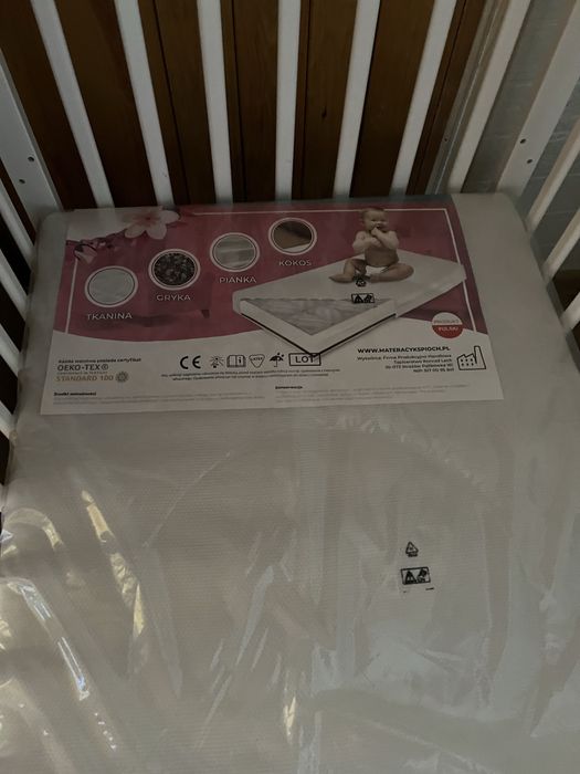 Łóżeczko dziecięce z szufladą i materacem