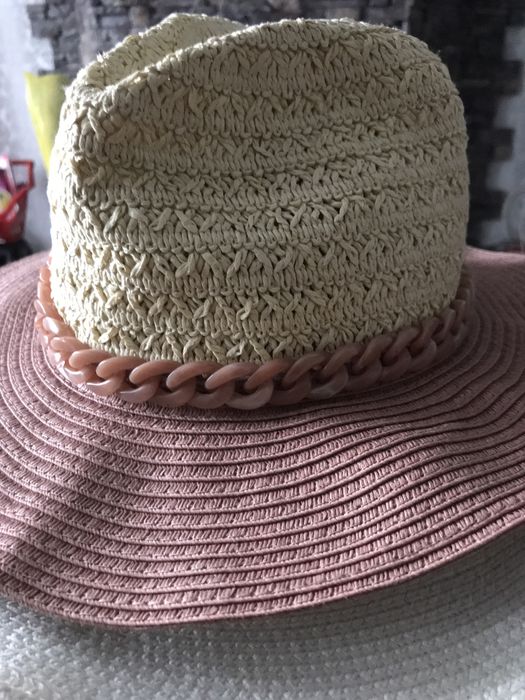 Пляжна коралова шляпка