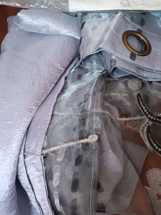 2 cortinados iguais duplos 25€