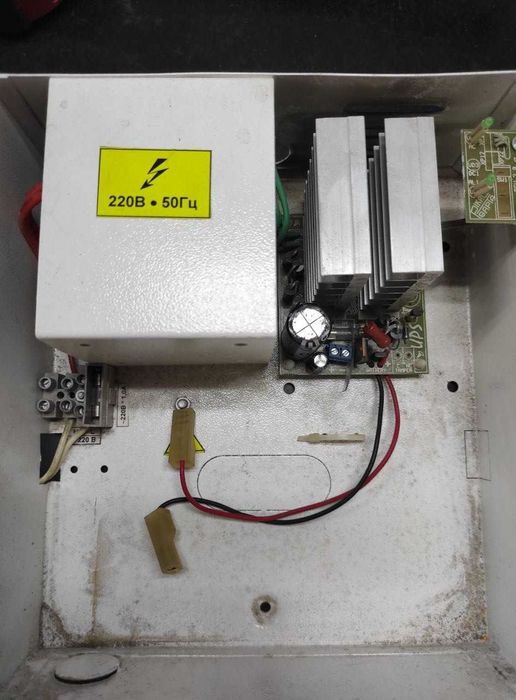 Джерело безперебійного електроживлення IPS-1215C-00