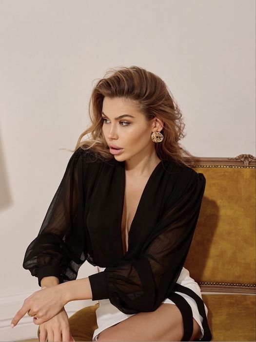 Невагома блуза з текстурованого шифону Black sisters