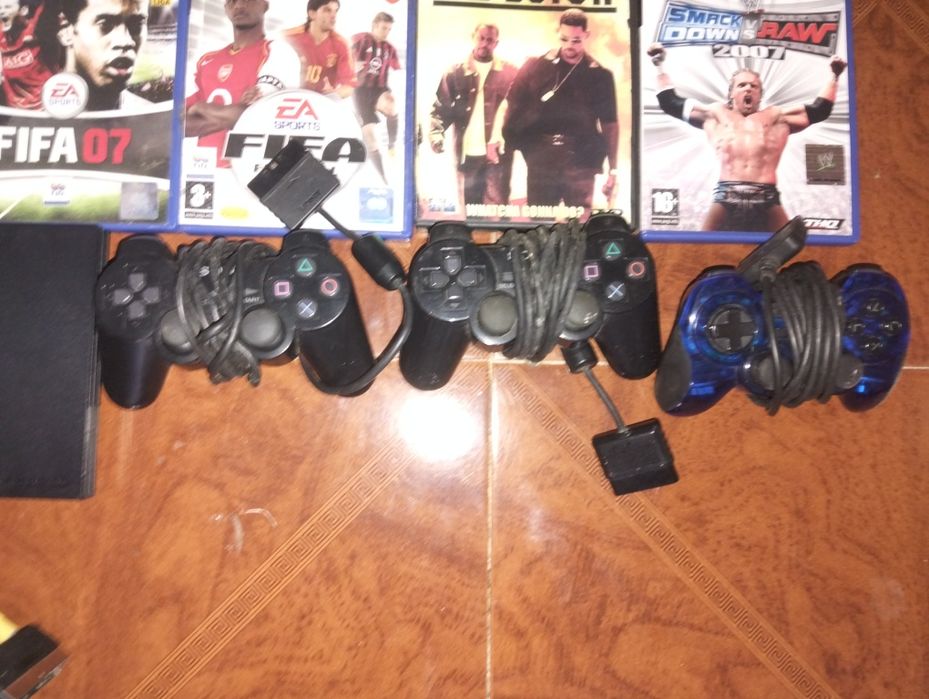 Ps2 com comandos, cabos, jogos, e cartão de memória