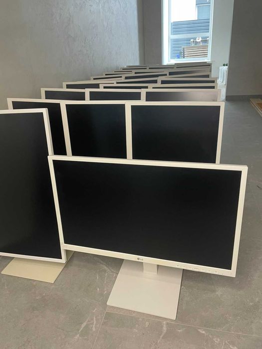 LG 24BK550Y White 24 дюйми для роботи та навчання є кількість