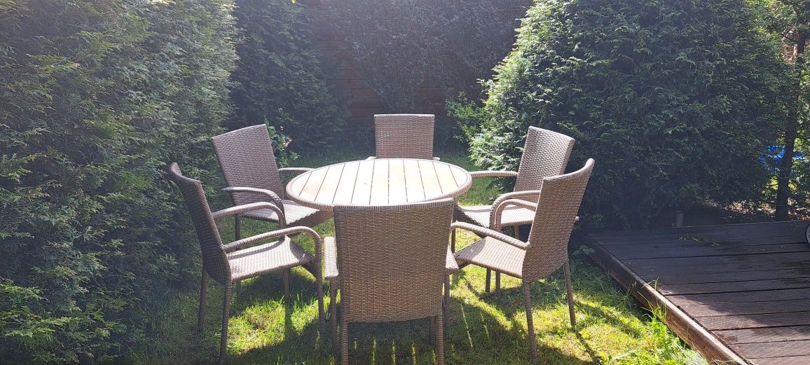 Sprzedam okrągły stół ogrodowy z krzesłami z technorattanu