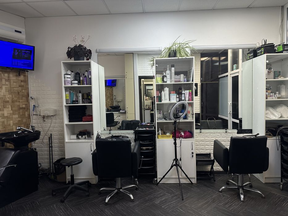 Героїв Дніпра 34, ТРАФІК, ФАСАД, МЕТРО, салон краси в ТЦ