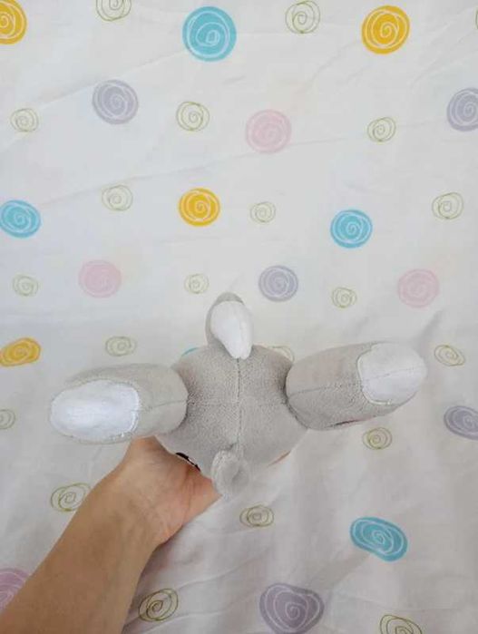 Pokémon peluche minccino da marca Pokémon center