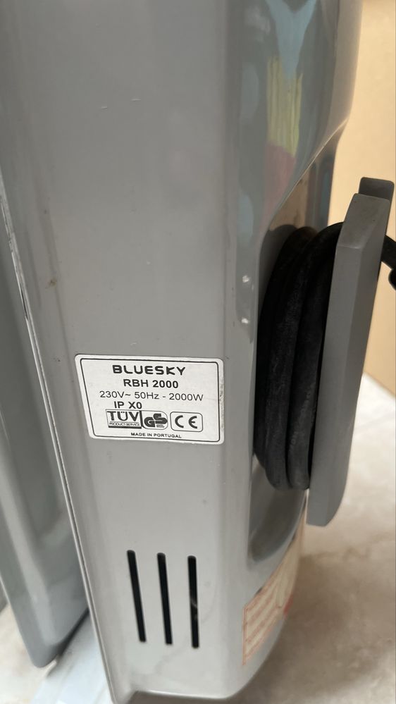Aquecedor a óleo Bluesky RBH 2000W com rodas