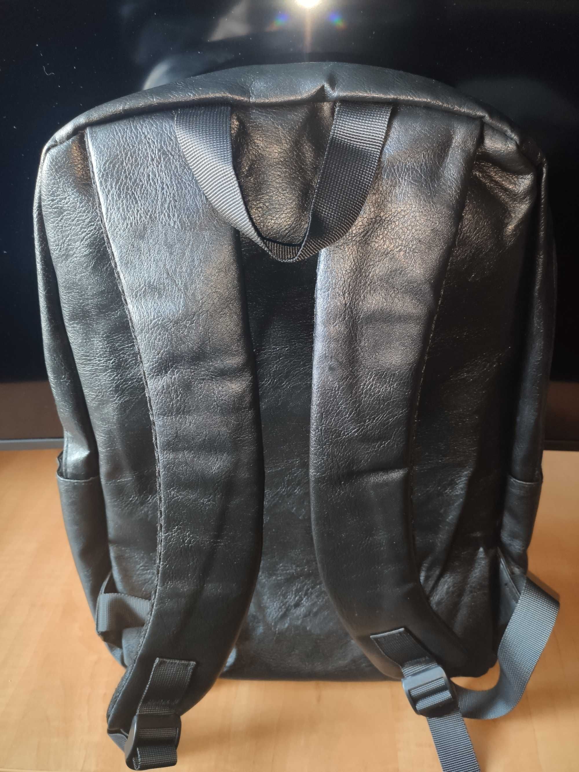 Шкіряний модний чорний водонепроникний рюкзак для ноутбука