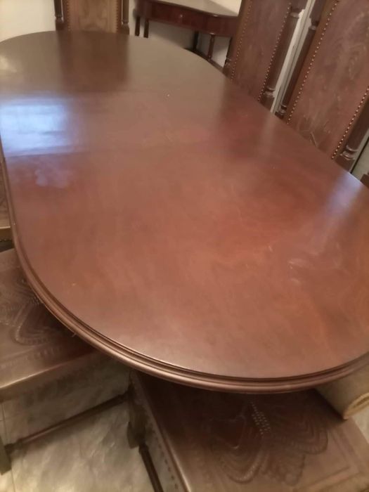 Móvel e mesa com 6 cadeiras