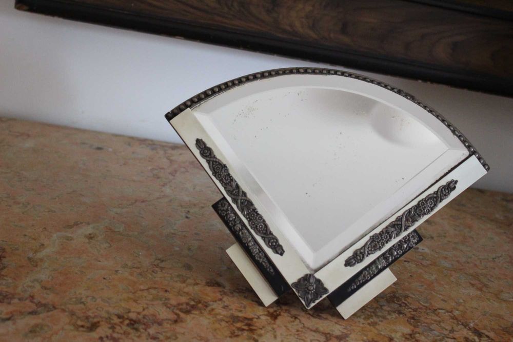 Espelho leque  com aplicações penso que em prata