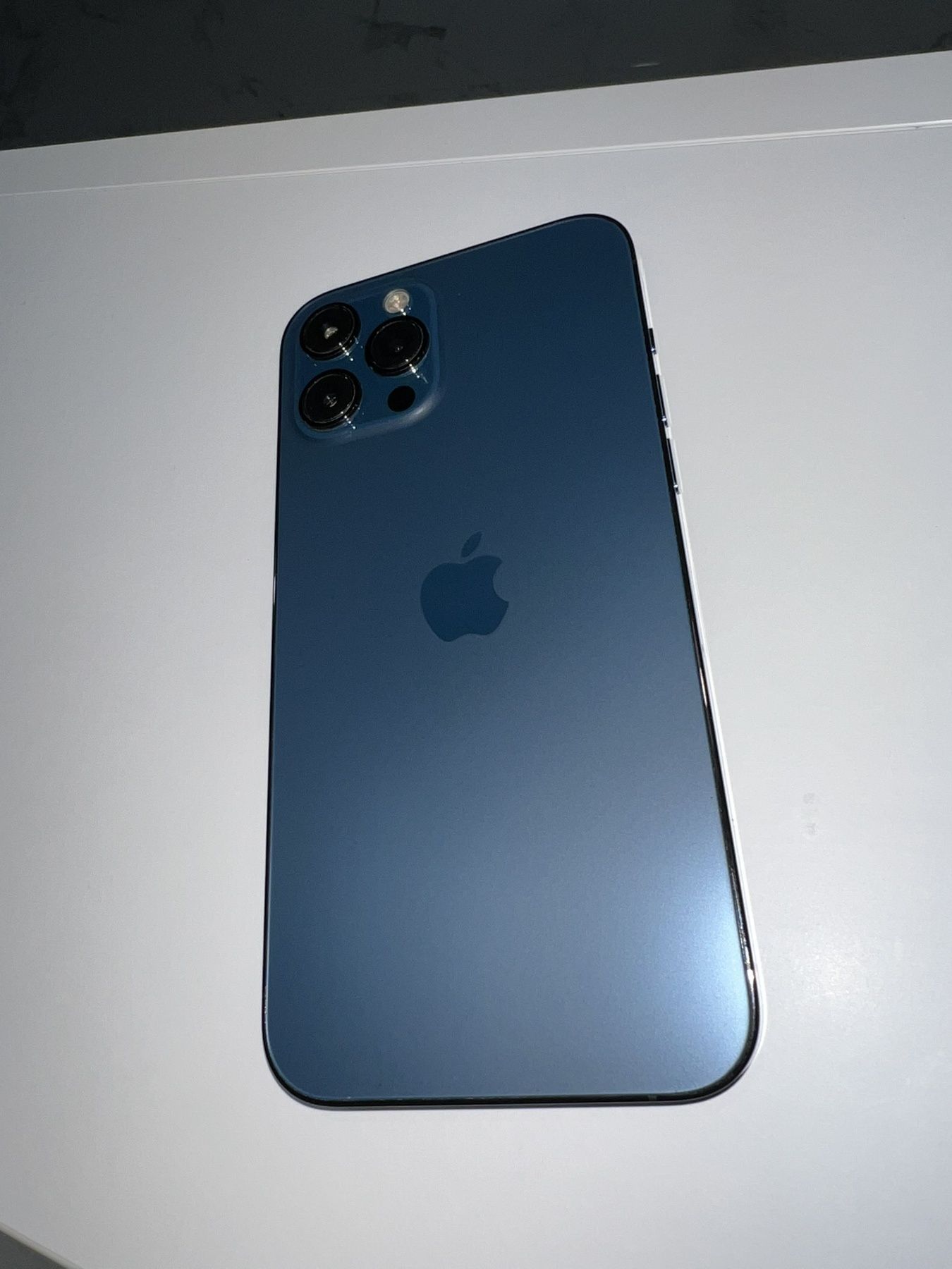 Iphone 12 pro max на 256 гб,аккум 77%