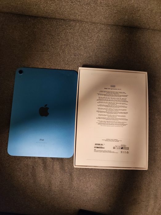 iPad 10 generacji z etui, 10.9", 2024 rok  64 GB pamięci plus szkło