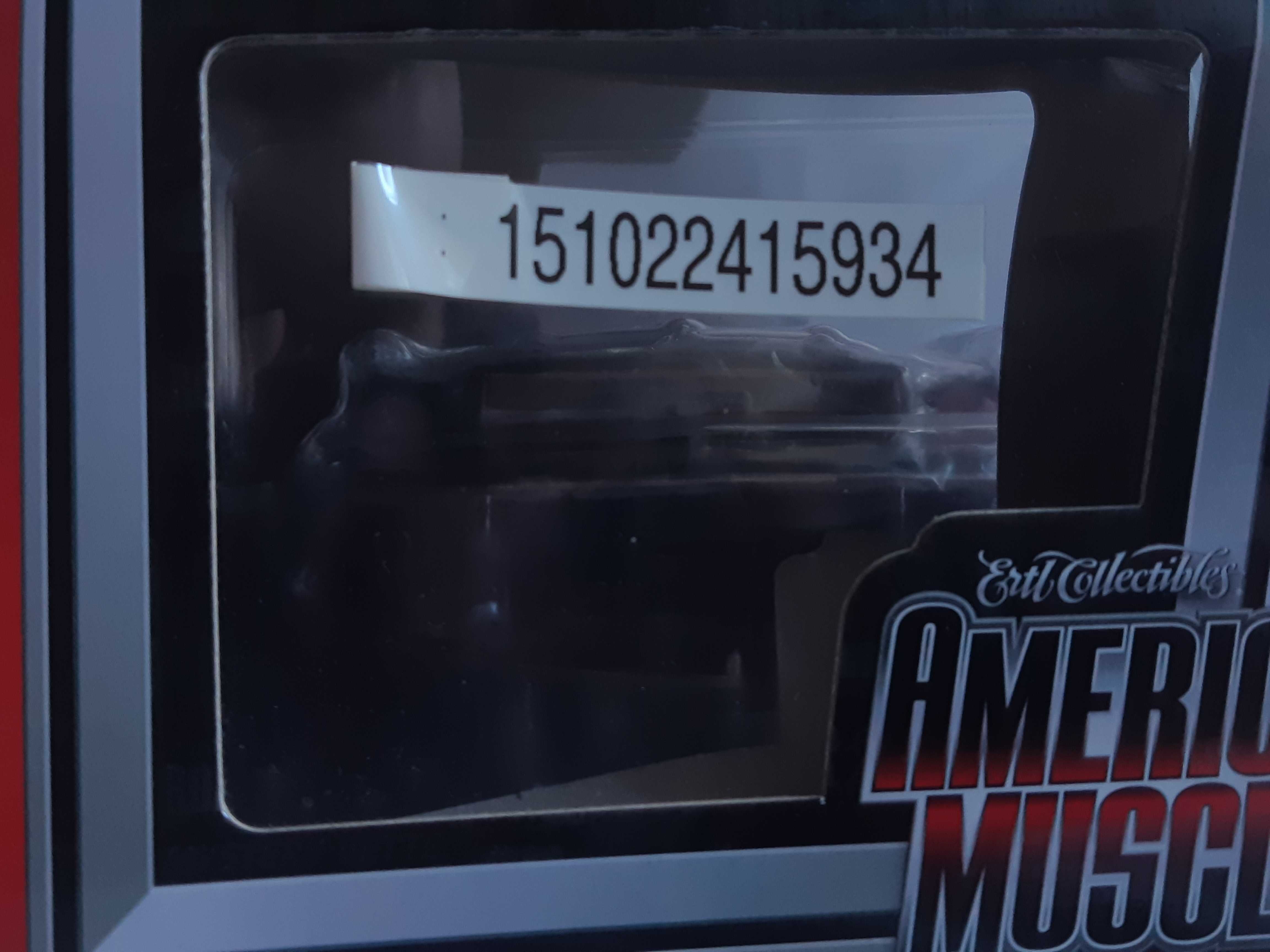Ford Mustang 2+2 Fastback turkusowy 1:18 American Muscle Auto World