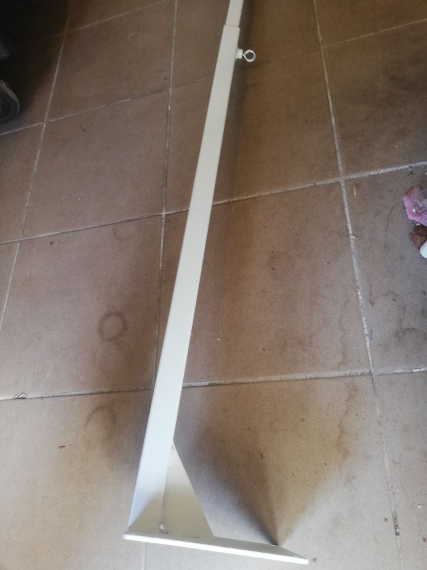 Uchwyt długi ścienny do projektora