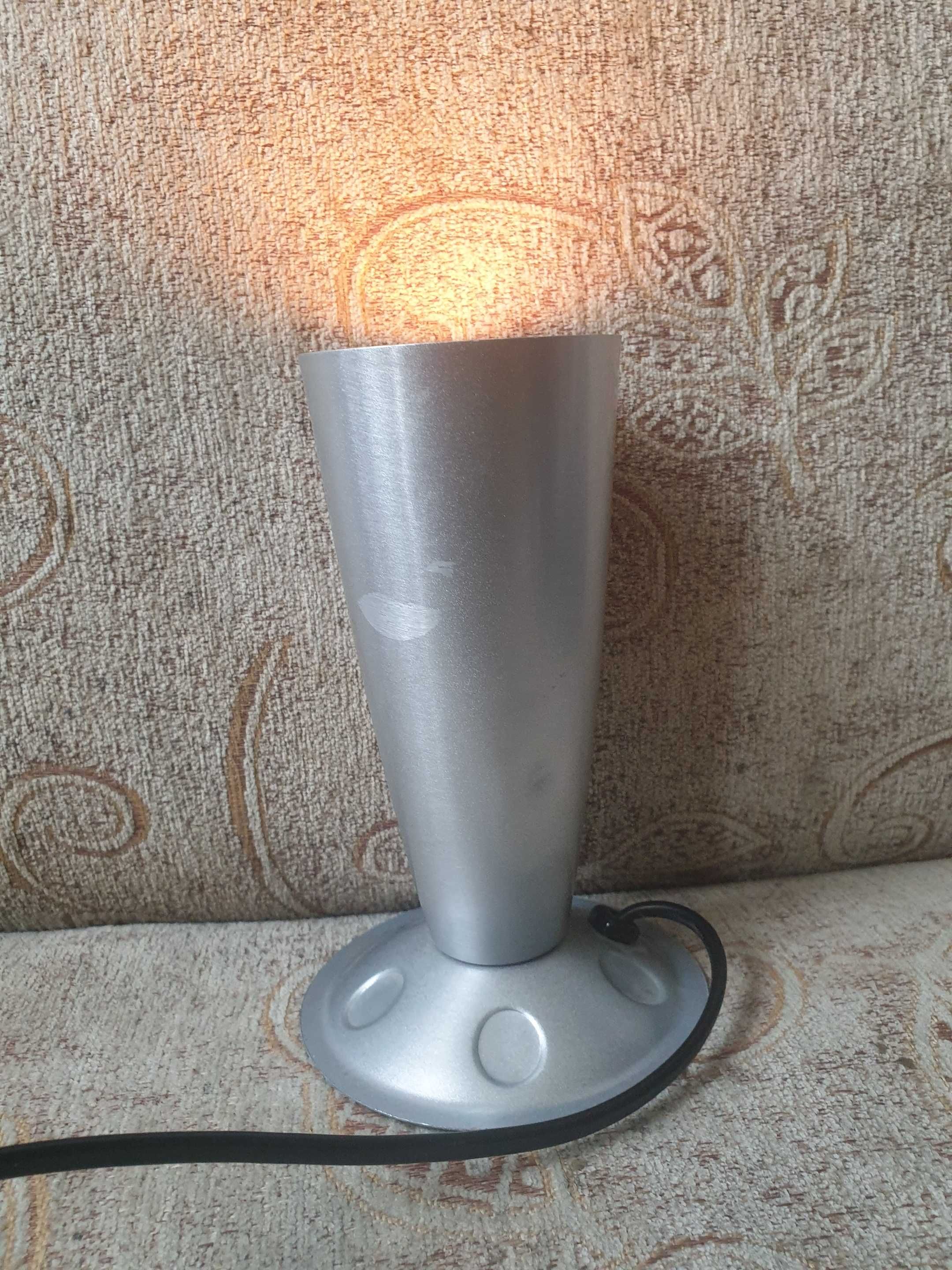 Lampka na biurko - świeci do góry