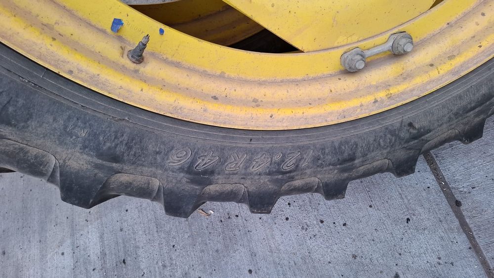 Felgi z oponami wąskie koła 12.4R28. 12.4R46 John Deere