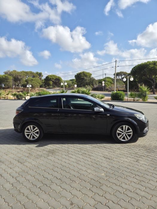 Opel Astra GTC 1.7  125cv
Corro de 5 lugar de duas p