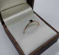Złoty pierścionek z Onyksem Au585