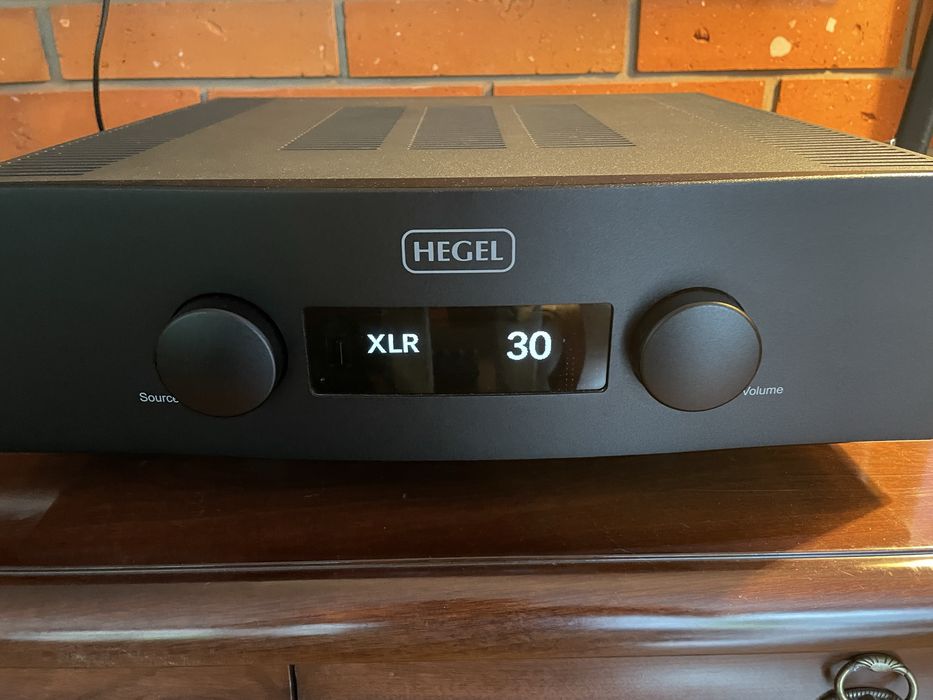 Hegel H390 super-integra z DAC i możliwością streamingu