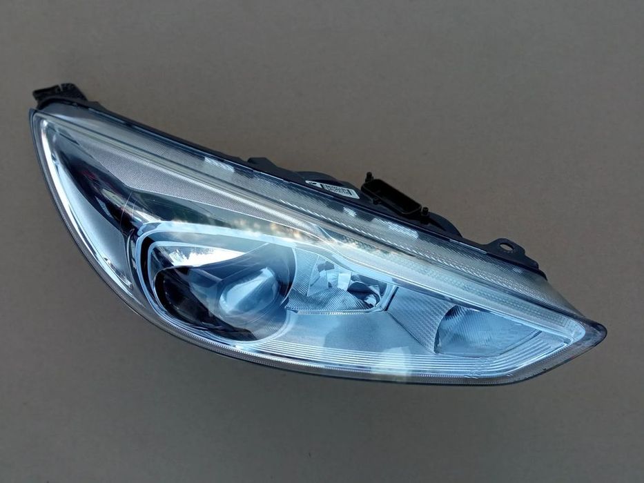 focus mk3 lampa prawa
