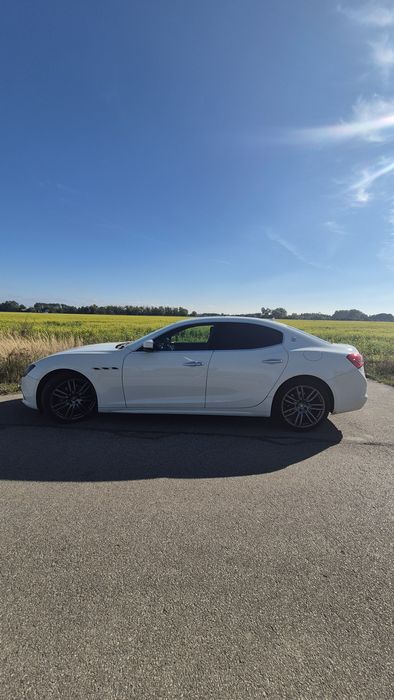 Wynajem auta Maserati ghilbi.