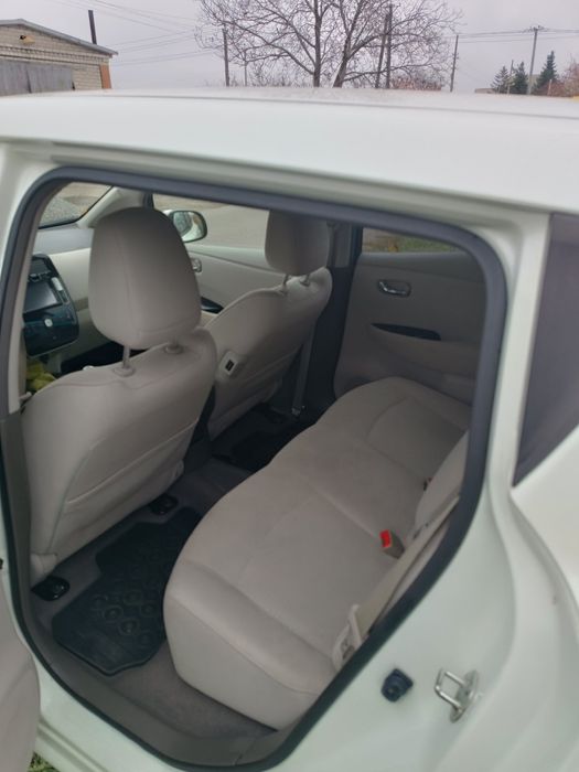 Продам свіжопригнаний Nissan Leaf  2012.батарея 9 палок!!!