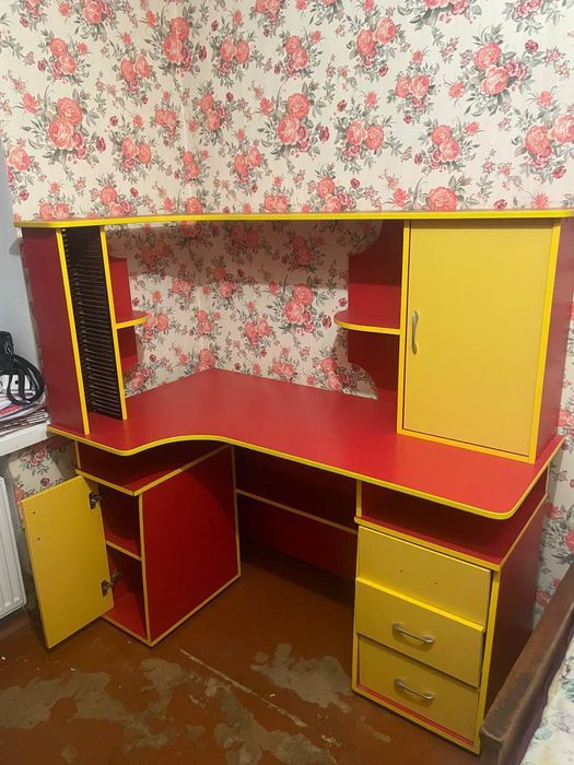 Продам комп'ютерний стіл