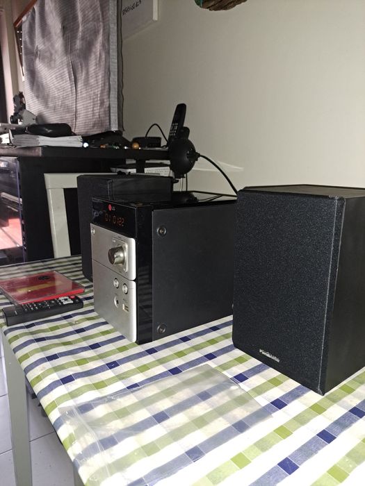 Micro sistema hifi da lg com rádio, cd, leitor de pen,