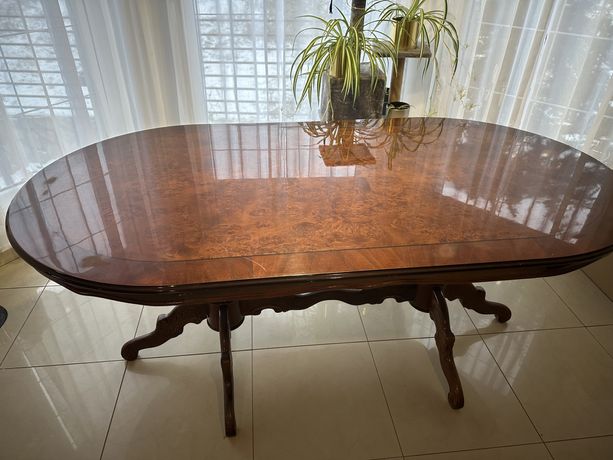 Stół drewniany jadalniany, zdobiony