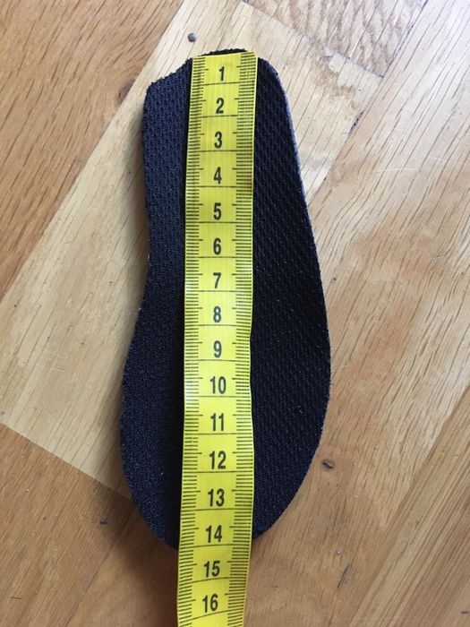 Нові дитячі кросівки