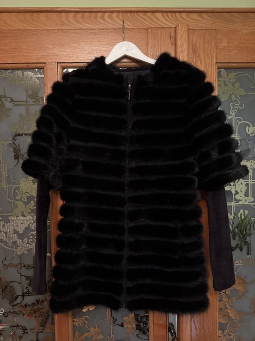 Продам меховую жилетку
