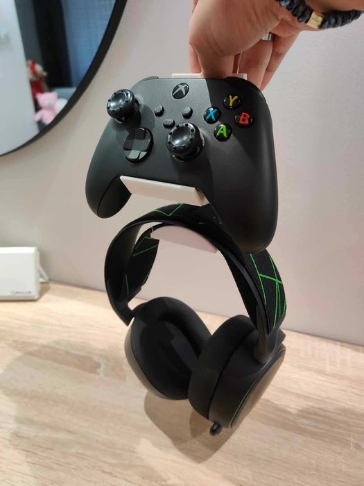 Wiszący uchwyt na Pada Xbox Series X/S oraz słuchawki z otworami mont.