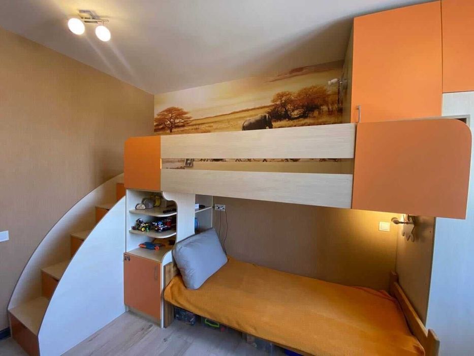 Дитяча стінка-ліжко + стіл-стелаж (Терміново/Торг)