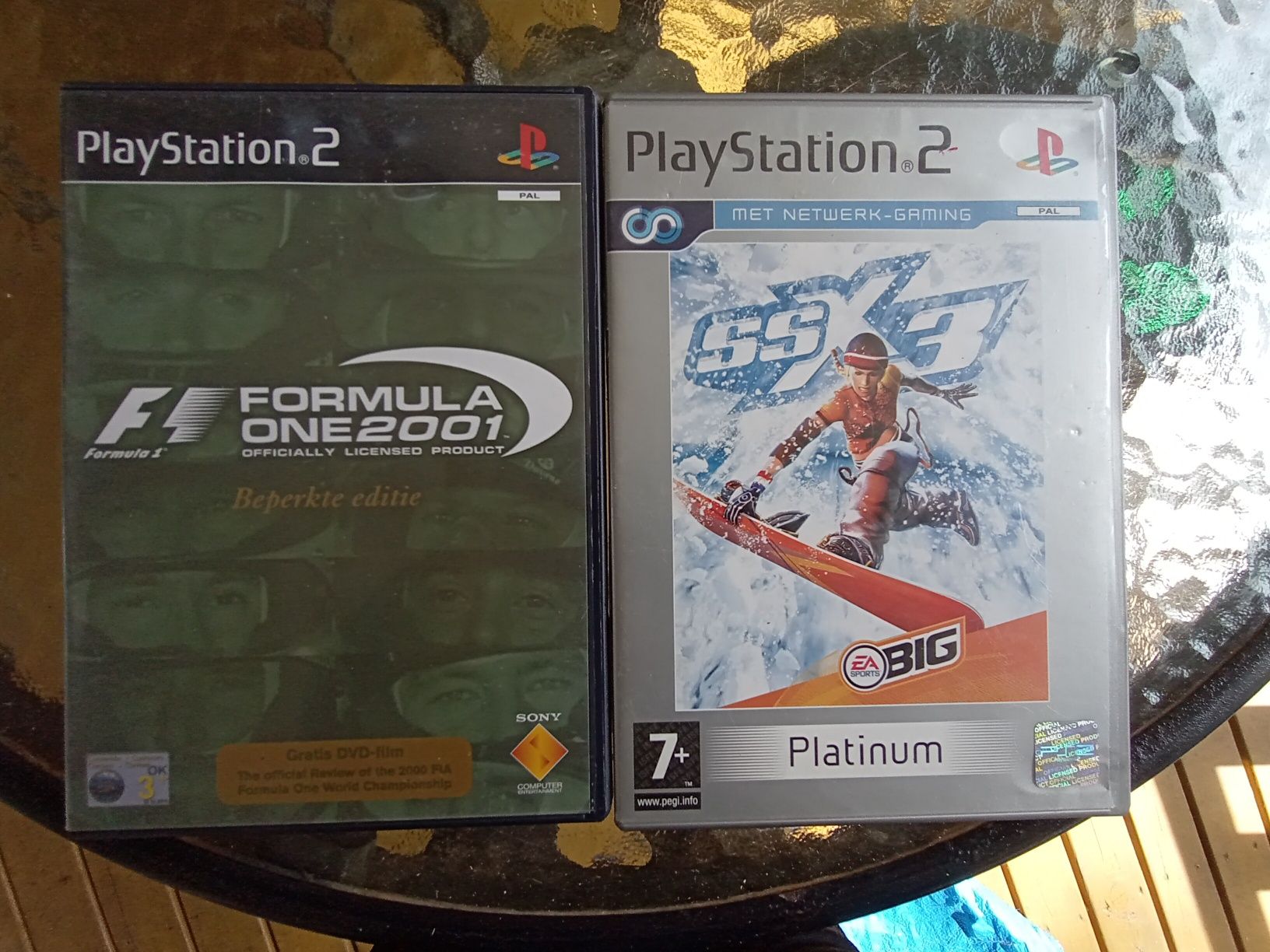 Gry PS2 widoczne na zdjęciach