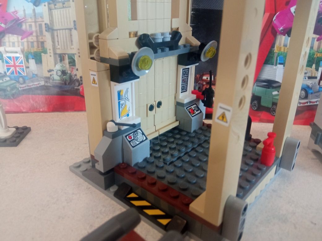 LEGO Auta 8639 - Ucieczka z wieży zegarowej Big Bentley - UNIKAT