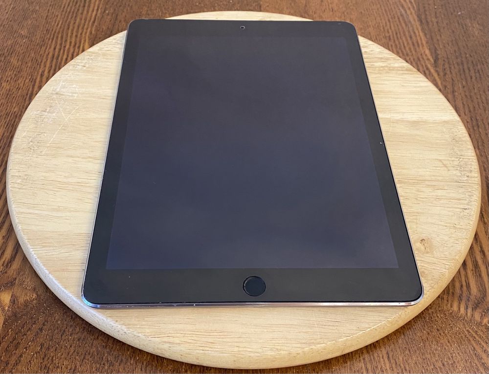 iPad Air Wi-Fi Cellular 128GB Space Gray Model A1567