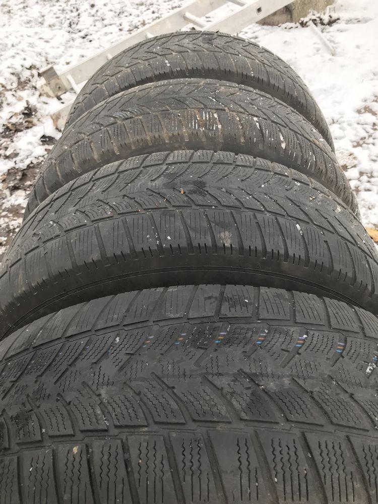 Продам ризіну, зимову 235/65R17
