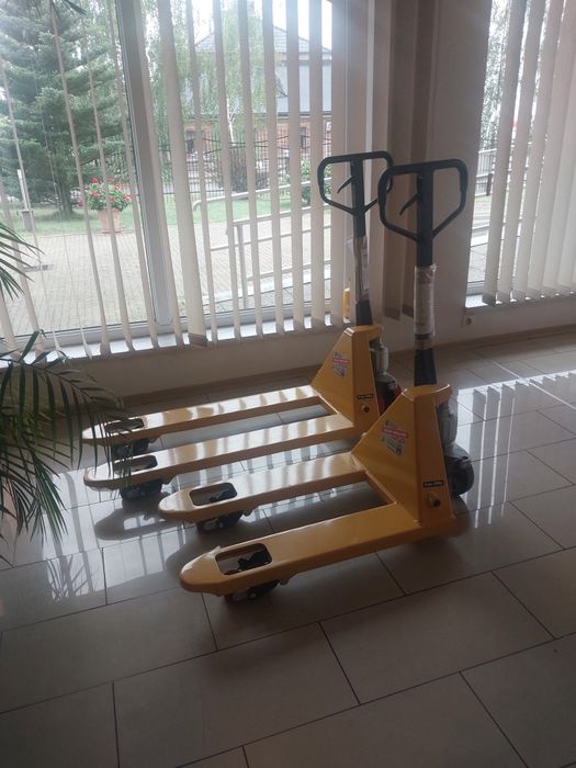 Wózek paletowy 1.5 tony  krótki  Na samochod