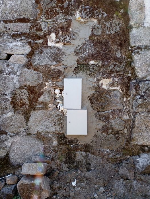 Casa em Pedra para Recuperar com água e luz