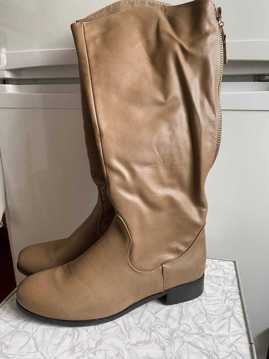 Бежеві високі демісезонні чоботи