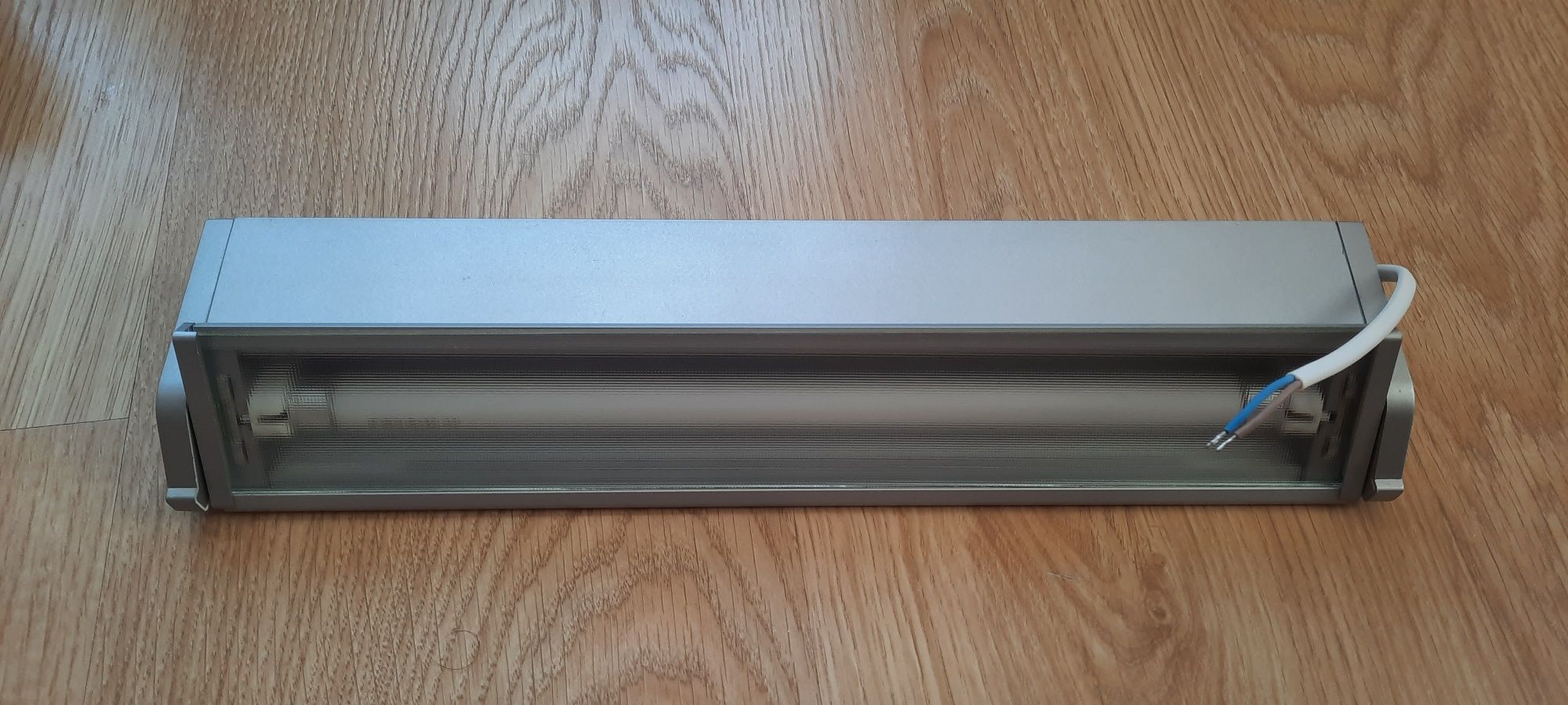 Lampka podszawkowa T5 ULTRA SLIM 8w