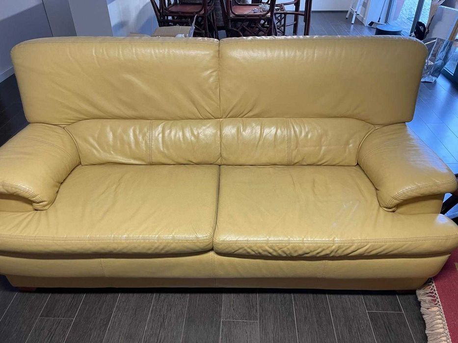 Sofás em couro creme