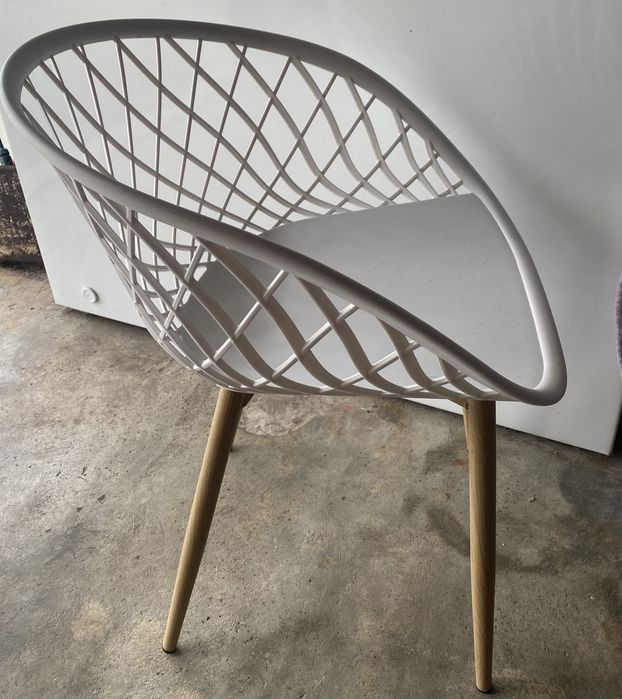 Cadeira branca decorativa