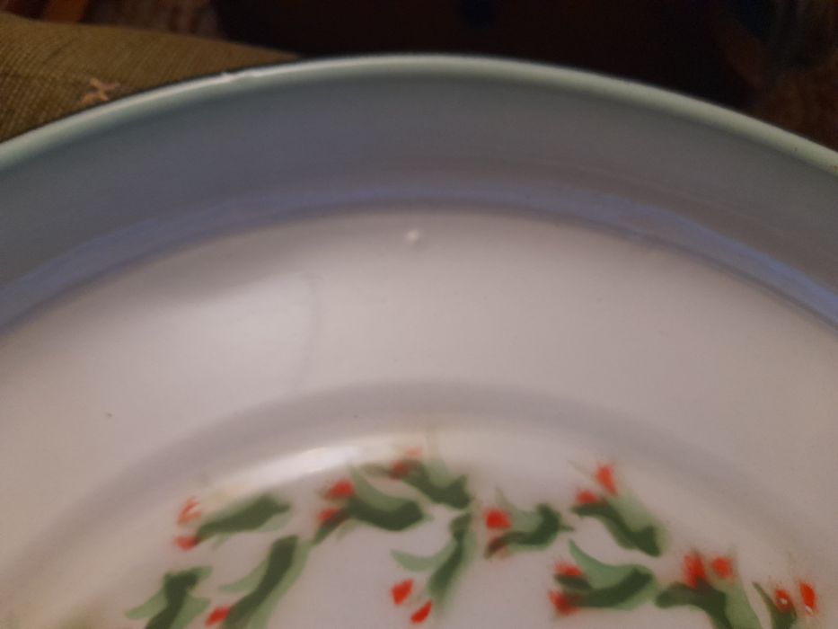 Taca metalowa emaliowana.