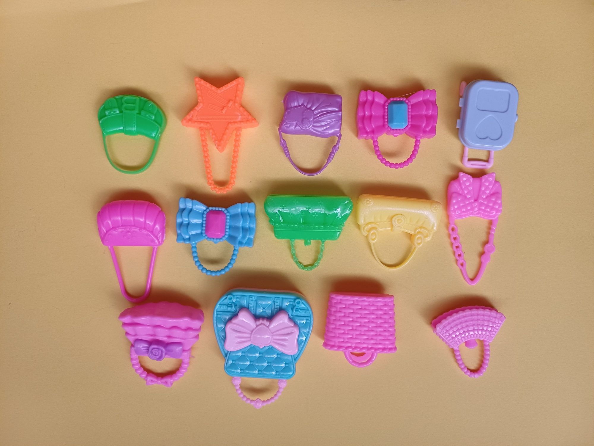 Barbie malas e carteiras, bonecas. 1,50€ cada